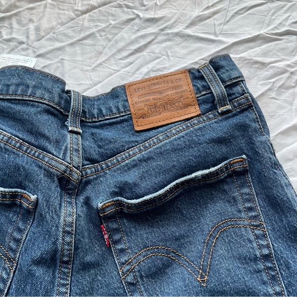 Levi's Ribcage Denim Shorts Medium Wash Size 26 - Picture 6 of 6